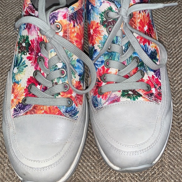 EUC ARA Floral Pattern Sneakers Size US - 10. - Picture 8 of 10